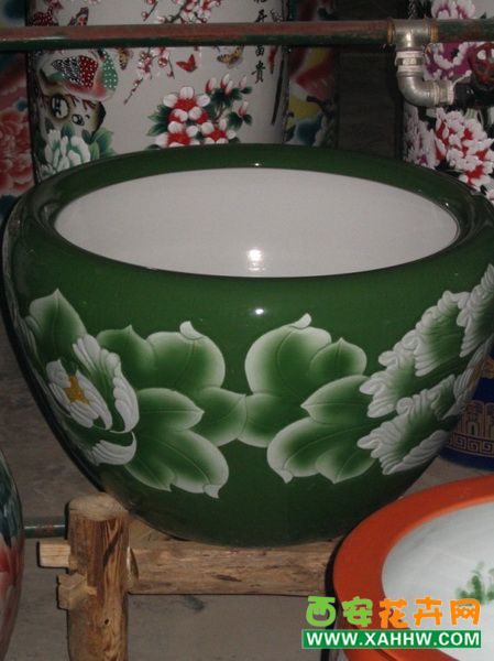 绿色瓷盆