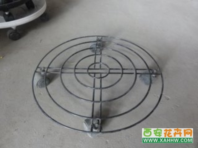 底座