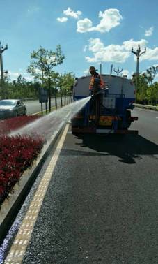 常德市园林研究中心更换花卉扮靓市容